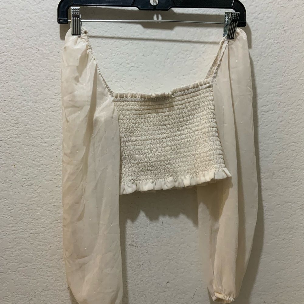 Blue Life off white elastic with puffed sleeves top size small